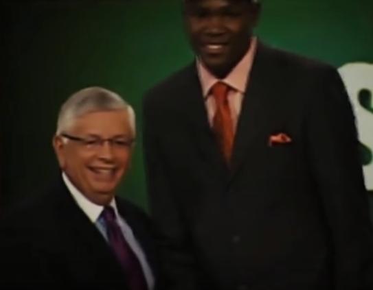 铁神之说杳无音信杀神亮刃剑啸江湖