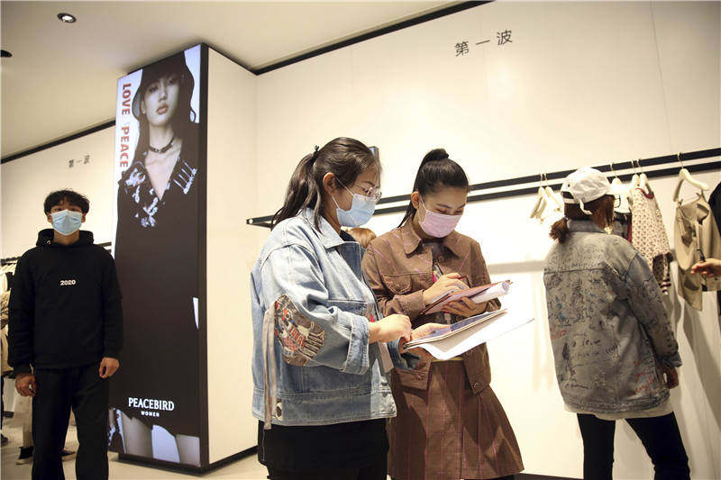 太平鸟和sieg,太平鸟和百灵鸟