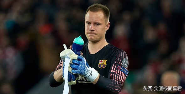 德国队队长诺伊尔和哈弗茨,诺伊尔挑球过哈弗茨