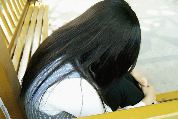 月经几天来一点几天又来怎么回事,女士月经来一次持续多久