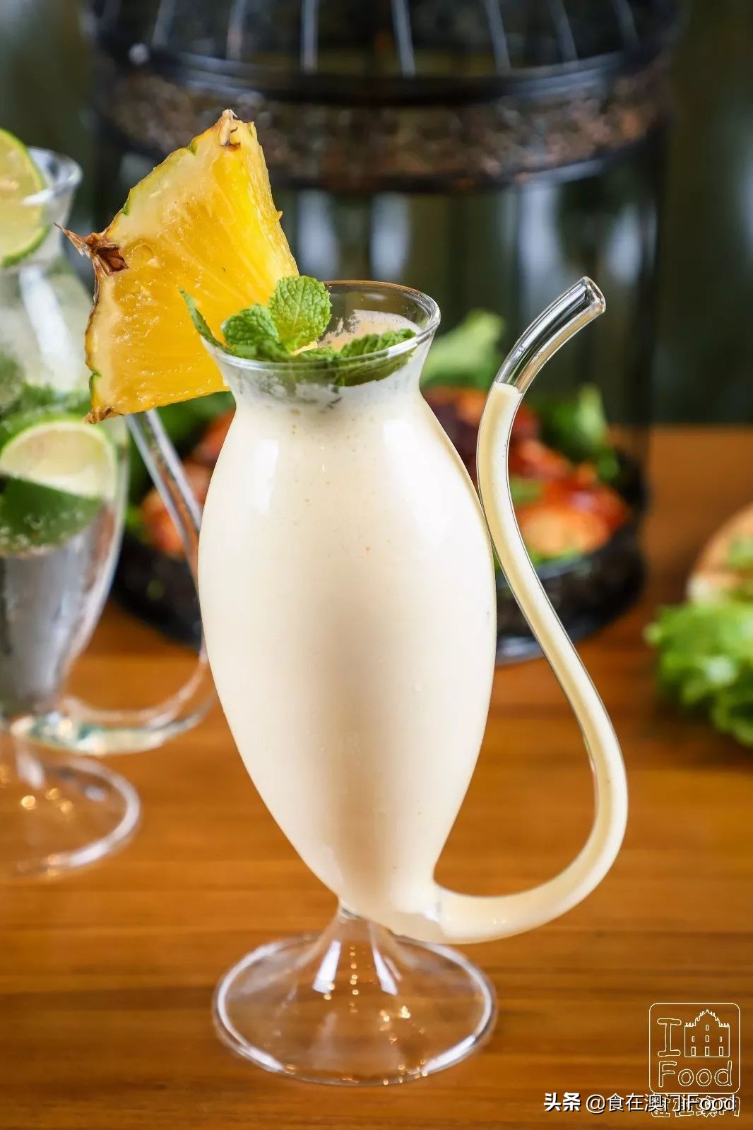 澳门探店|新马路有一家人气斜坡西餐厅!菠萝BB猪必吃