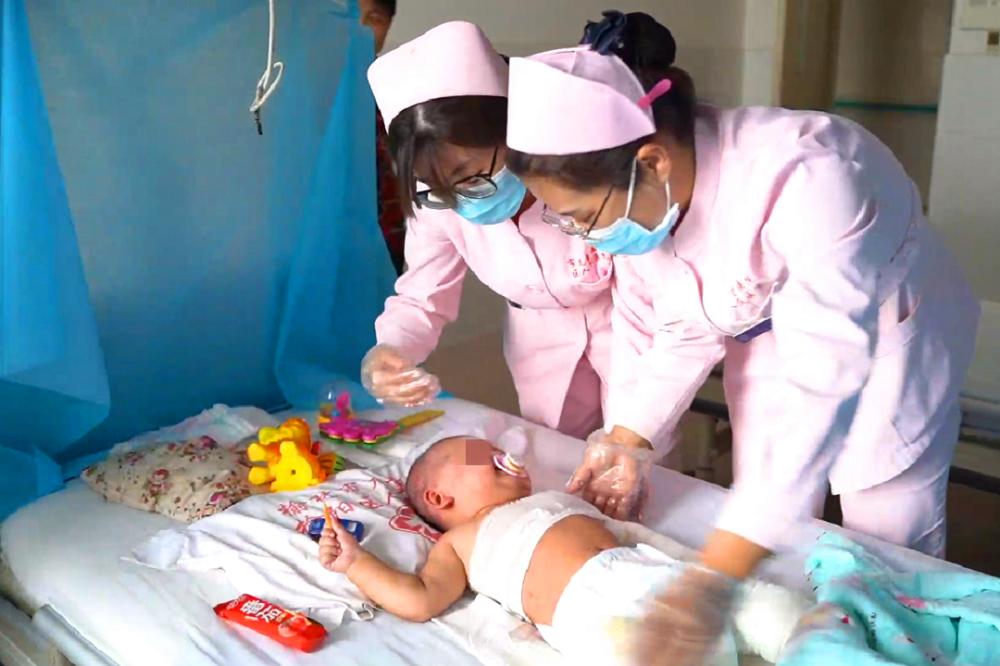 小女孩儿烧伤植皮,烧伤女婴被遗弃后续