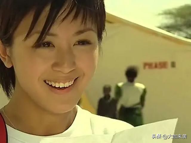 唐宁和张国荣合影,张国荣和周润发年纪