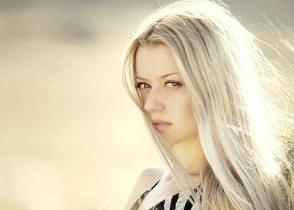 漂过的头发到发尾了可以拉直吗,拉直头发后可以漂发吗