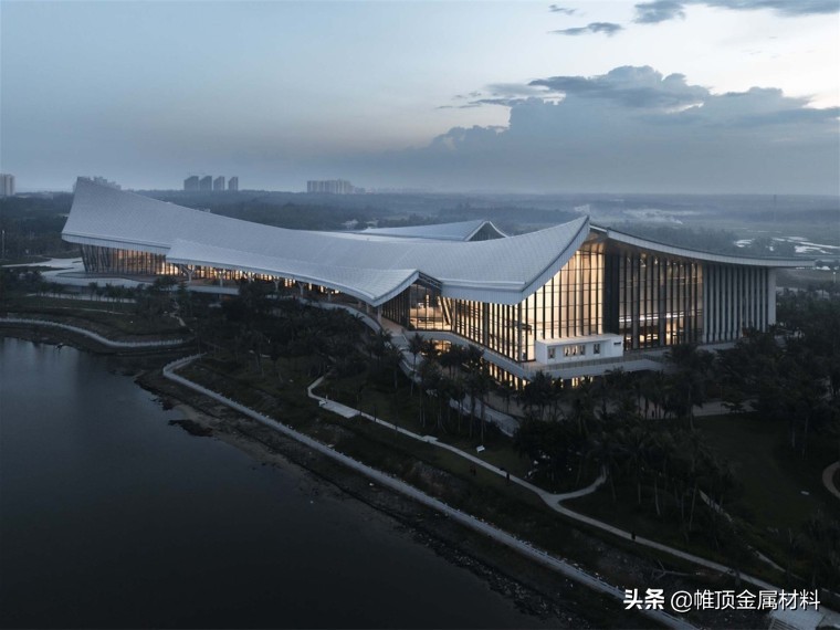 金属屋面国家抗风标准是什么,金属屋面施工流程及功能详细讲解