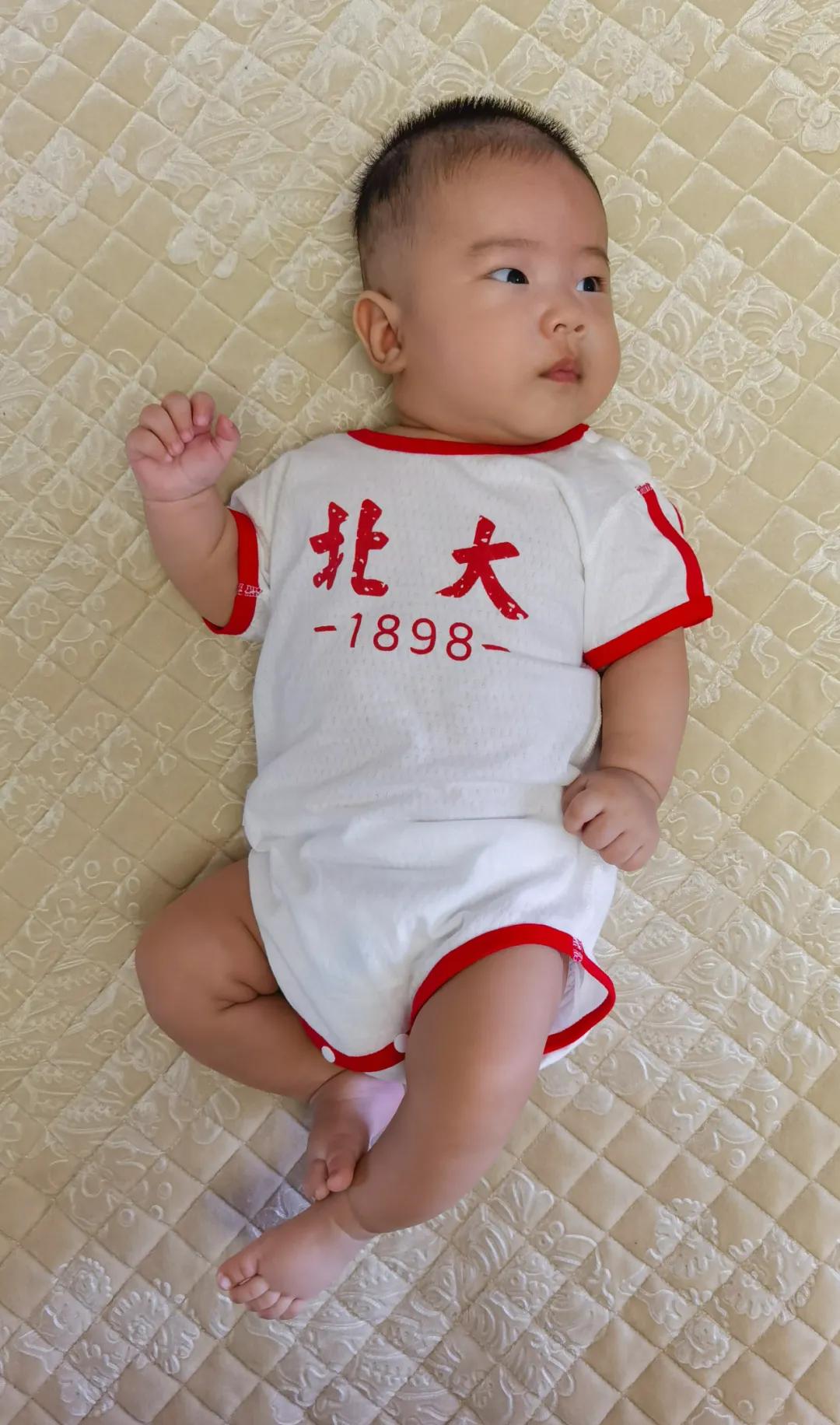 外孙百天照片,小外孙过百天