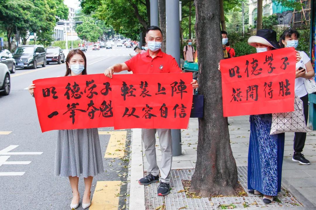 萌娃、萌宠纷纷抢镜！今年高考作文，深圳学生躺赢？