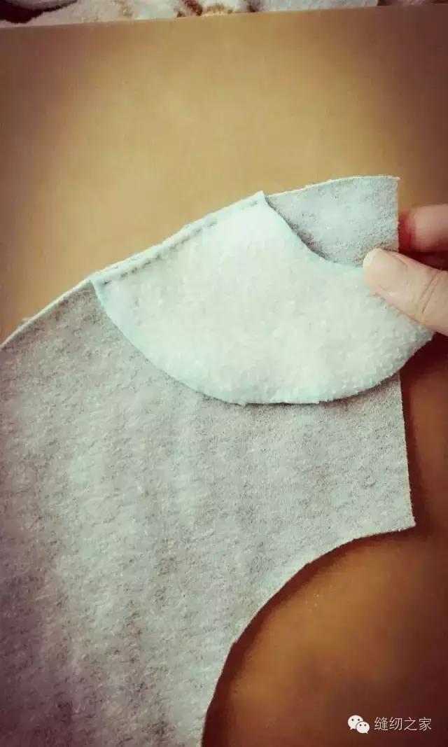 旧衣服改造睡枕图解,旧衣服做u型枕教程