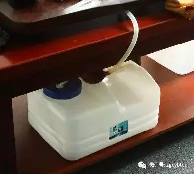 茶桌上稀奇古怪摆件,茶桌上的各种茶具