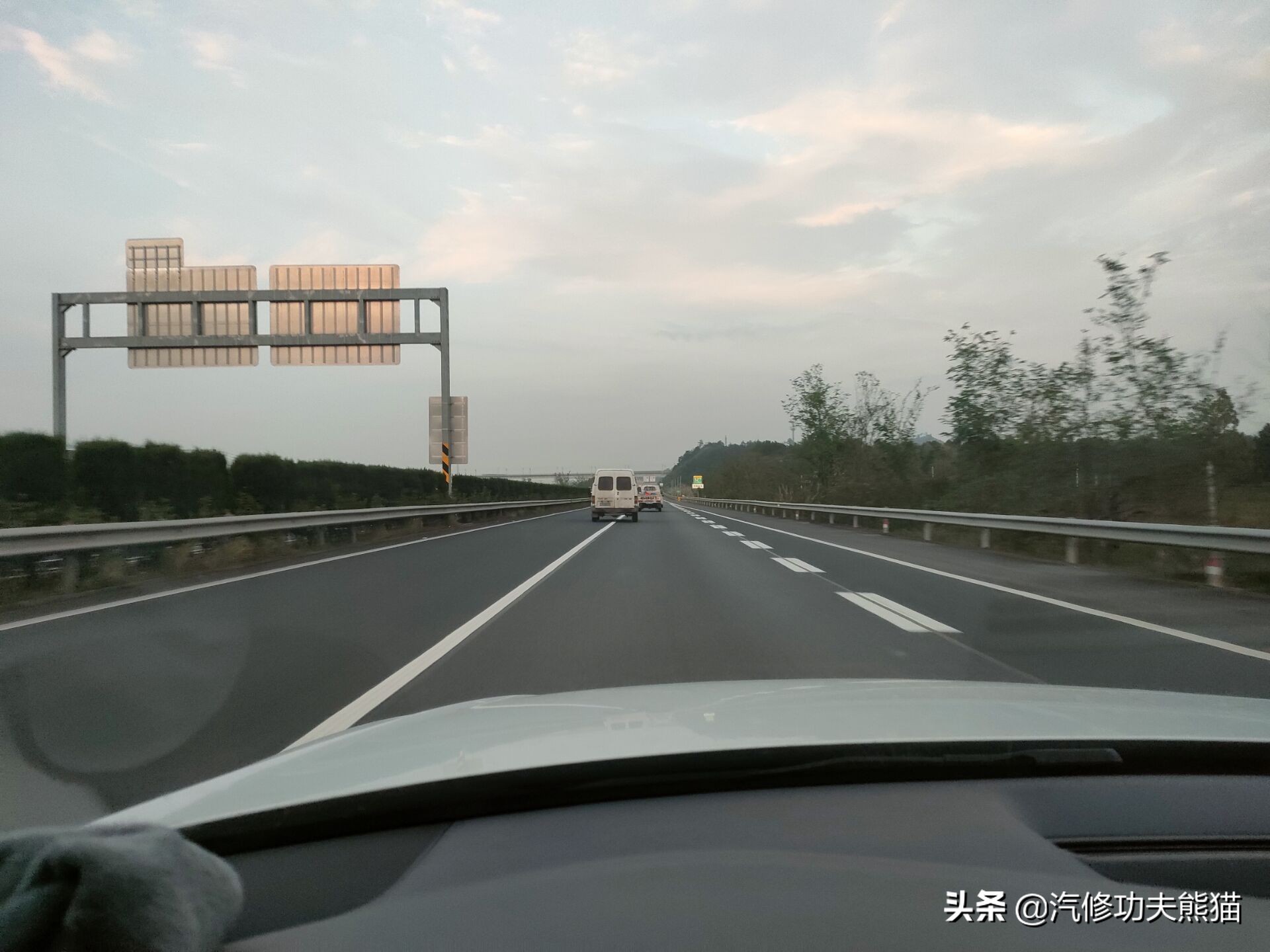 2013款奥迪a4l烧机油怎么解决,奥迪a4l突然全车无电是什么原因