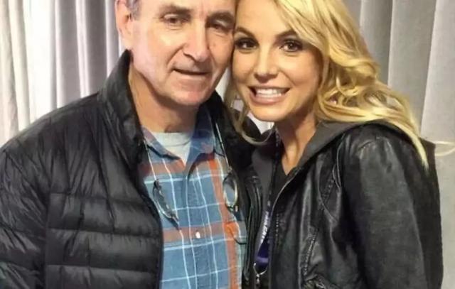 21岁被男友勒索,被父亲控制成精神病