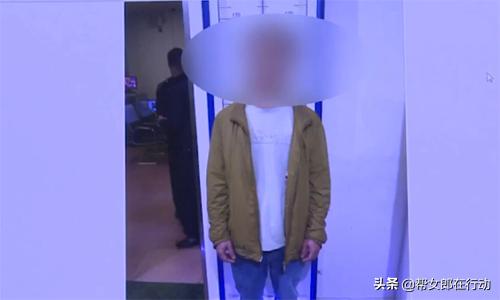 男子单身太久，为寻刺激疯狂*拍偷**女性*体下**，手机存400多个视频