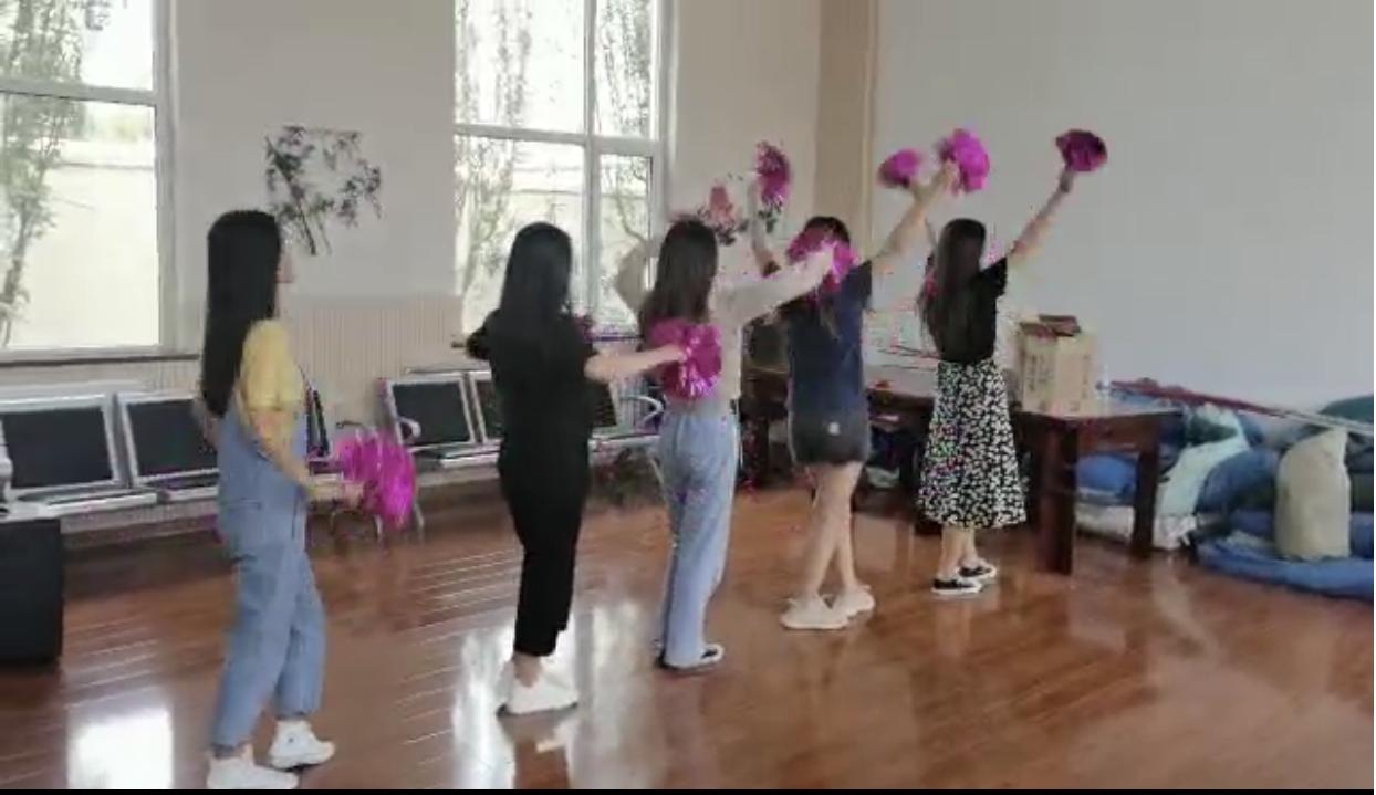 红花衬绿叶篮球赛最美风景——水集啦啦队