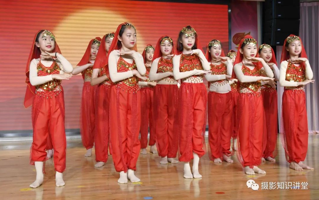 儿童摄影如何逗孩子拍入园照,儿童摄影周岁照拍摄技巧