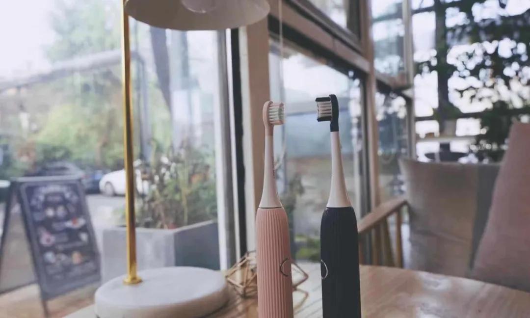 旋转式电动牙刷和声波式电动牙刷,智能成人电动牙刷声波洁牙神器