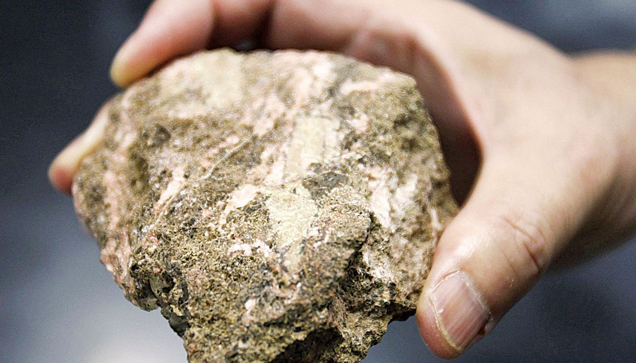 中国*土稀**永磁技术多牛,美国为了获得,愿意用发动机核心材料来换