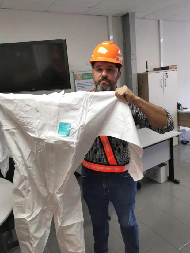 我在巴西采购10吨防护服：难辨真假差点放弃，被40万运费吓退