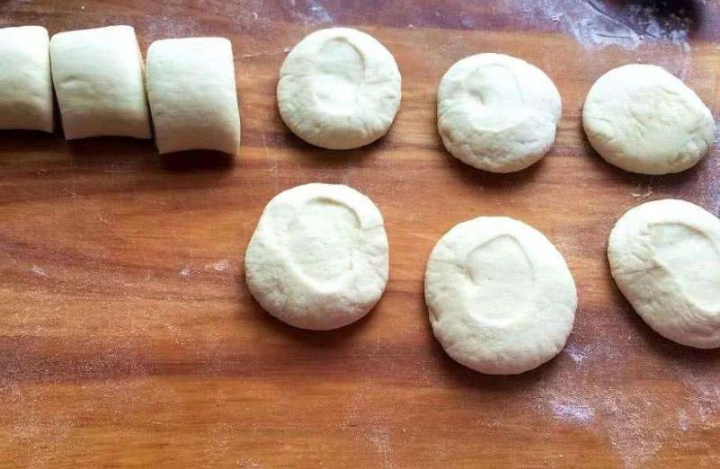 94岁奶奶做饼视频,老人烙饼如何做