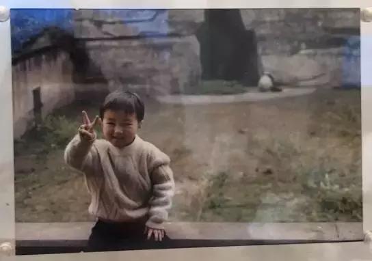 排队一小时终于吃上了火锅,我只喝王俊凯给我灌的奶茶