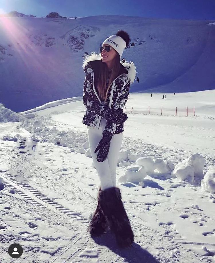 都穿什么牌子滑雪服,哪个牌子的滑雪服最好看