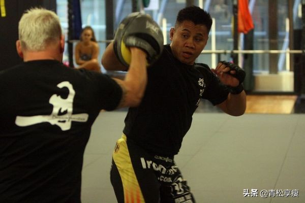 拳击技巧教学攻守,拳击训练协调小技巧