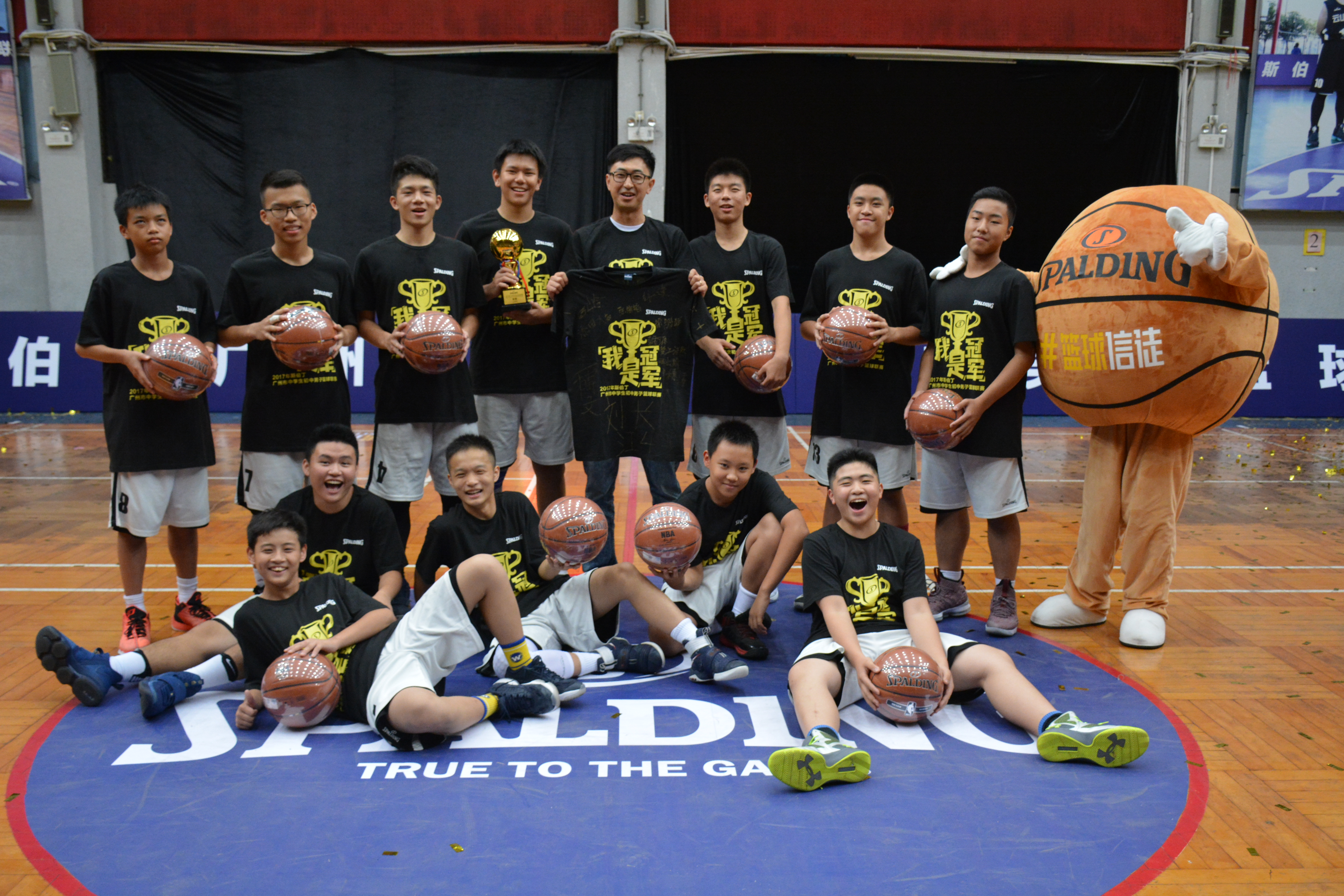 威尔胜forgepro和斯伯丁tf500,nba斯伯丁和威尔胜