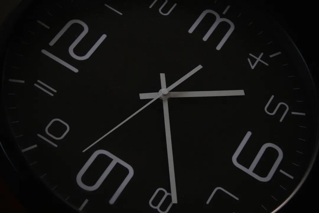 为什么女人生完小孩肚子越来越大,为什么女人生完孩子小肚子鼓鼓的