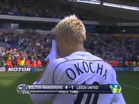 我们离百年俱乐部有多远？16年前利兹联降级时，球迷是这么做的