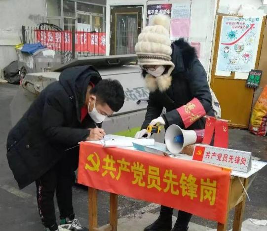 去年→今年，看这夫妻俩的“工作照”！