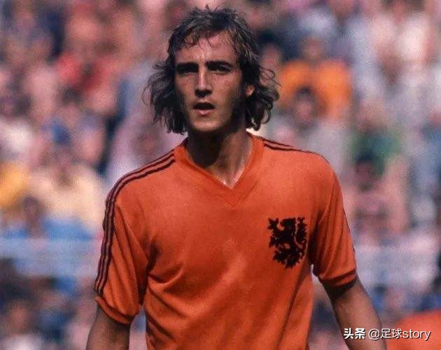 克鲁伊夫荷兰全攻全守集锦,荷兰三剑客是克鲁伊夫培养的吗