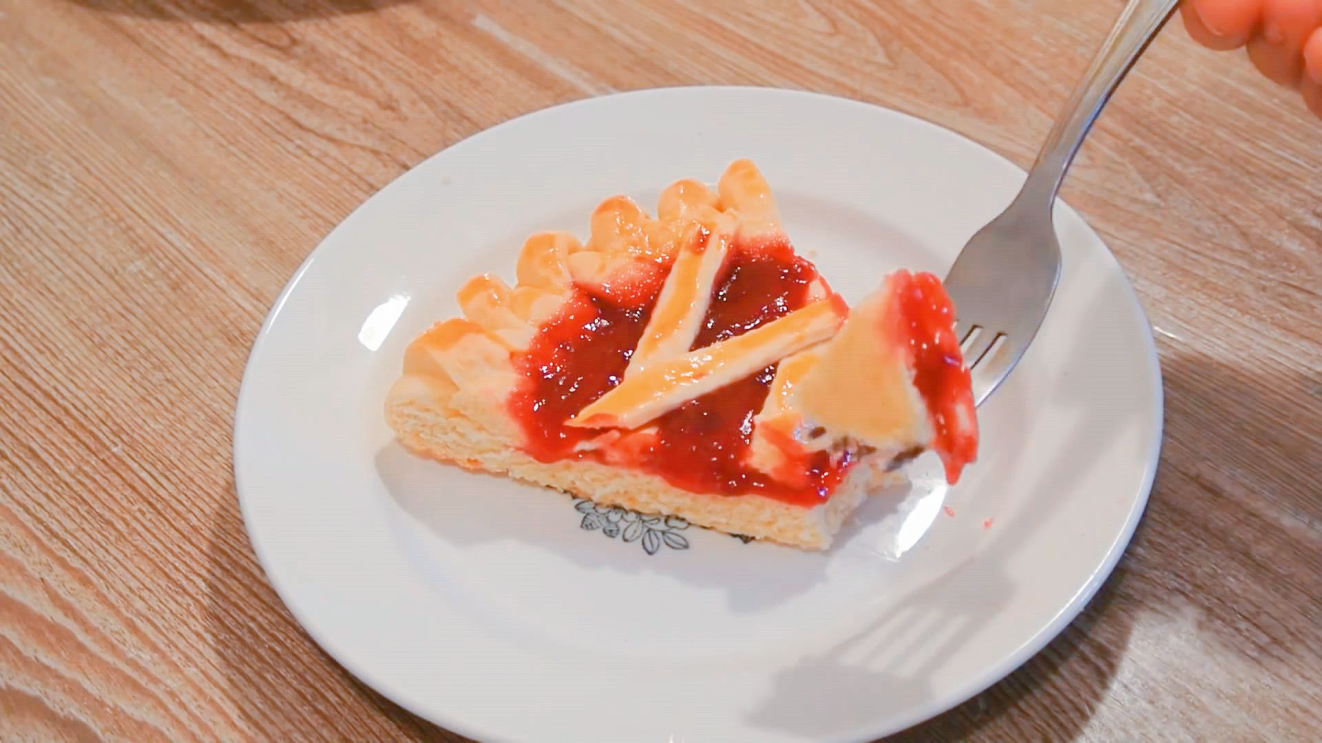 宁波草莓真便宜，花5元买了盆，做成草莓派，又香又脆太美味