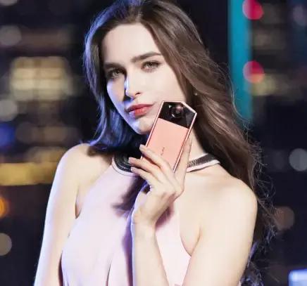 快来get新拍照方式,自拍秀告别单调的自拍