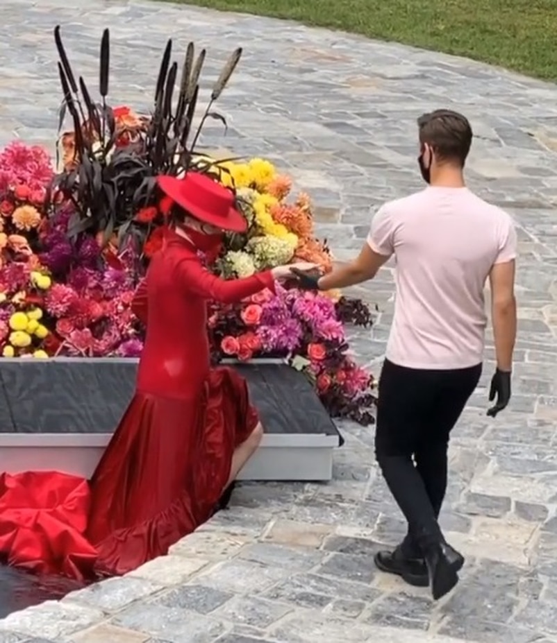 超模怀孕大肚子走秀,超模大肚子走秀