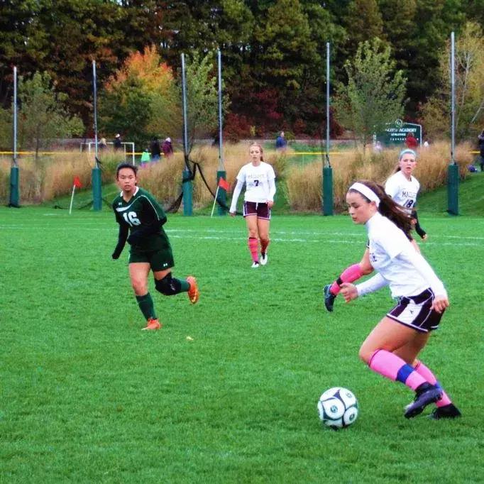 这所毗邻美国常青藤名校的中学，为何备受中国学生推崇？