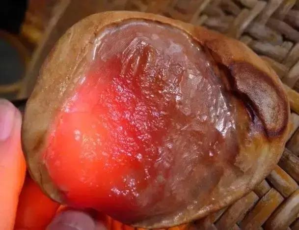 见惯了宝玉石，它的原石长啥样？有些毫不起眼，捡到千万别丢……