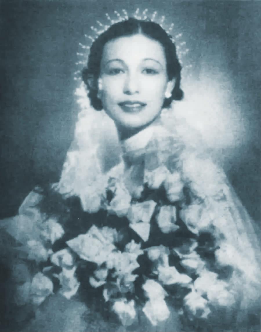 从贵族小姐沦落到乡下喂猪、刷马桶,替夫还债,她的优雅让人心疼