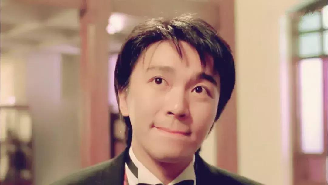 一首《十七岁》之于香港娱乐圈，就是半部《春秋》