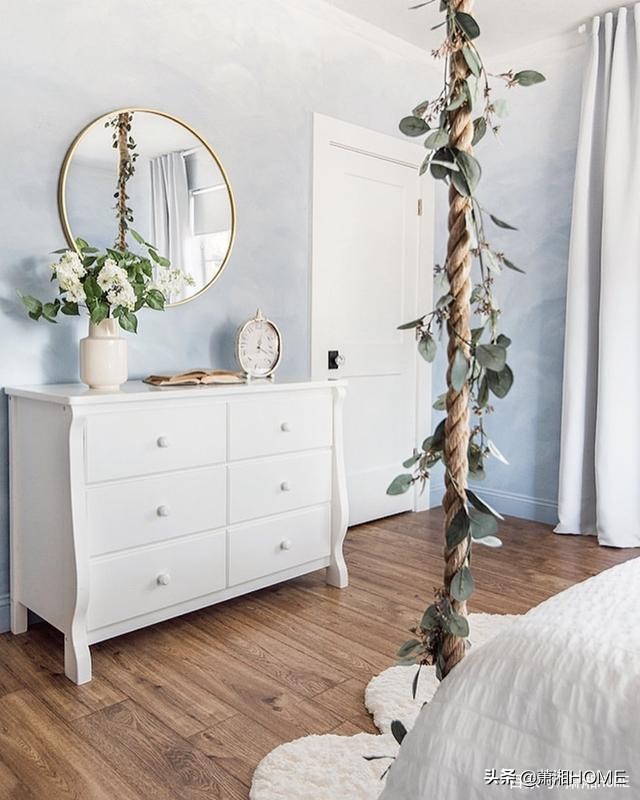 房间改造有双人两层床,家里的小床改造成现代小别墅