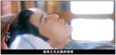 他爱上了自己的亲妹妹，不敢又不能，最后却爱得轰轰烈烈