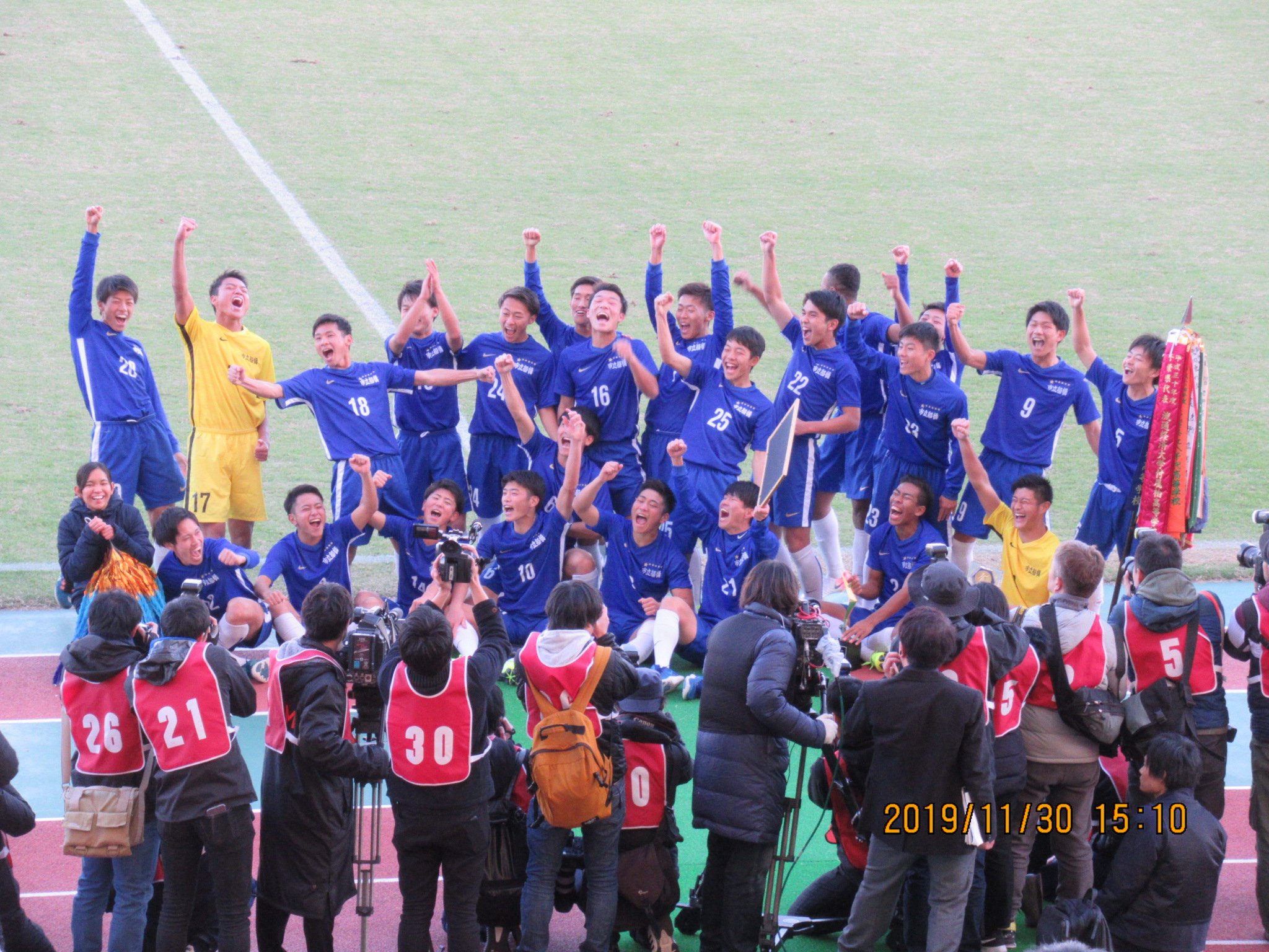 中国最顶级的青少年足球赛,日本第100届高中足球全国大赛片段