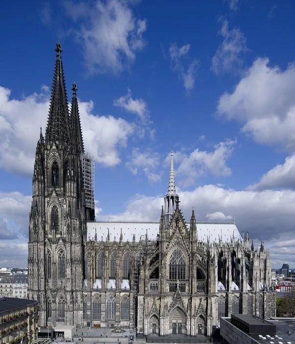 巴黎圣母院教堂叫什么名字,巴黎圣母院和潮州教堂对比