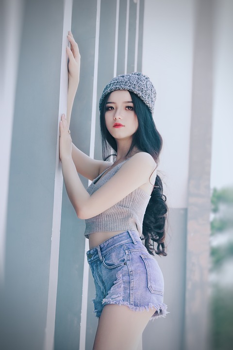 小说：闺蜜喊她出去逛街，却没想是要将她送给郭少，险些让她*身失**