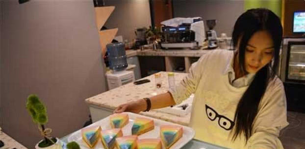 为什么网吧收银员都是漂亮妹子,网吧女网管工资多少钱