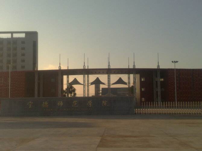 福建本科院校的校门都是怎么样的?华侨大学的最壮观