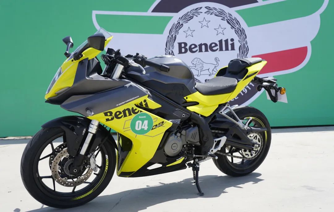 贝纳利tornado302跟飓风302r,新款贝纳利302r5秒破百