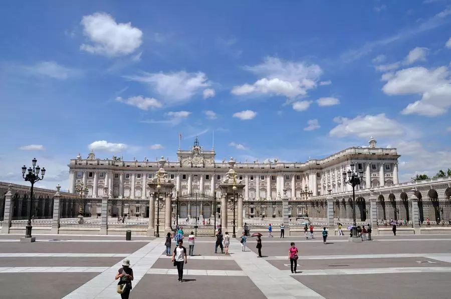 西班牙王国国旗,西班牙王国怎么形成的