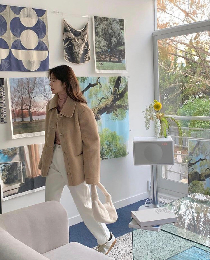 韩国小姐姐穿搭街拍,黑色针织衫长款外套韩系搭配