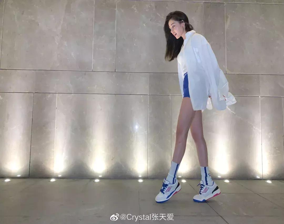 漫画腿很爽很撩人，张天爱下场教学：其实你也hold得住