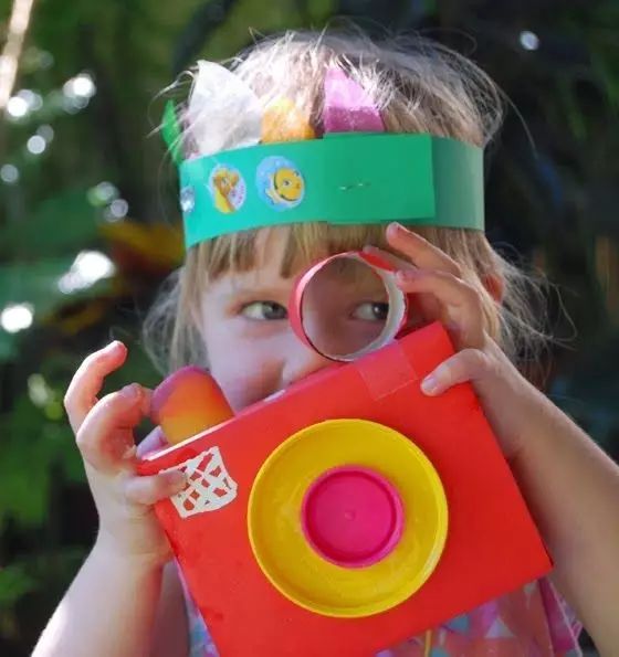 纸箱手工环创作品幼儿,纸箱环创制作大全