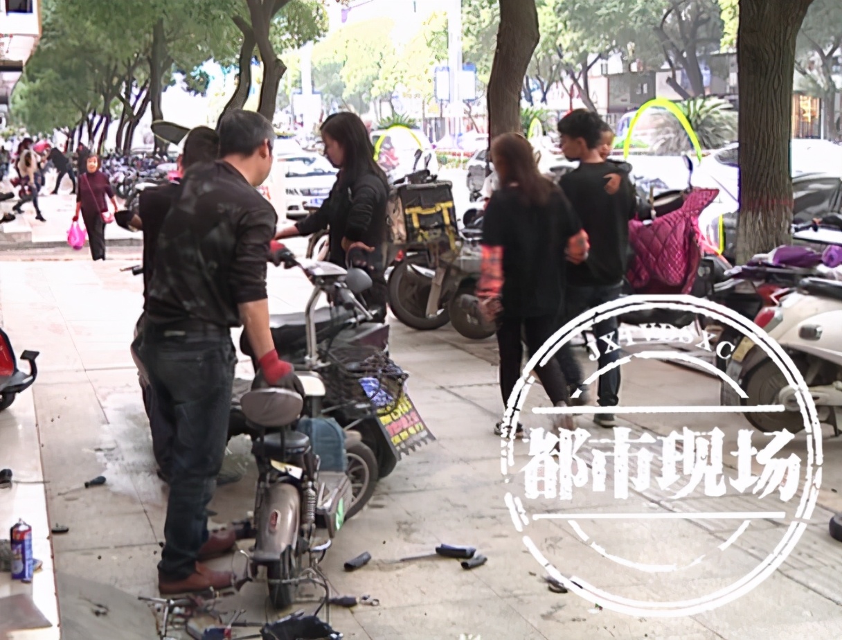 170元电动车gps定位器,买电动车商家贴了个定位器